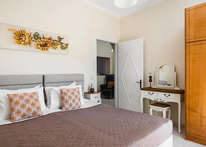 Apartament & Barbati Panoramic Views By Konnect Ipsos